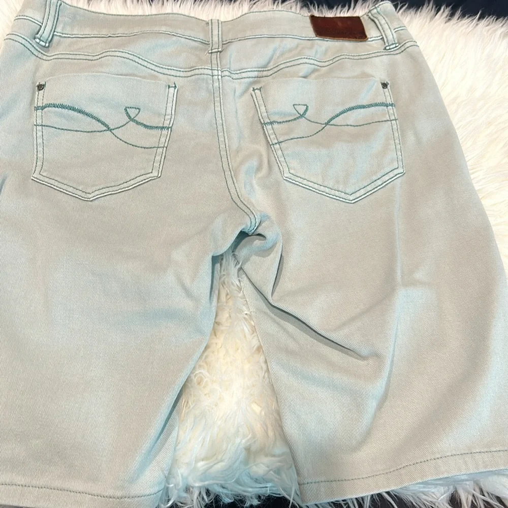 🌸Cute GUC DKNY Light Blue Bermuda Jean Shorts 10.5 inseam Size 6 Style Ludlow - Picture 5 of 11